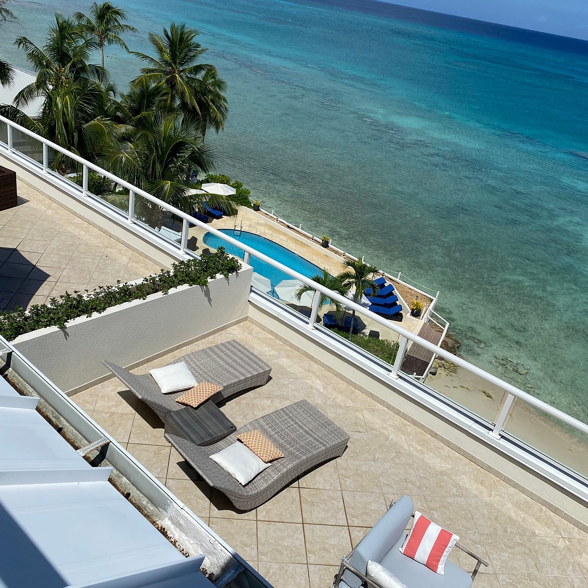 BEACH CLUB
